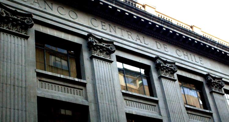 Dólar se aproxima a los $950 en Chile tras duras proyecciones del banco central estadounidense