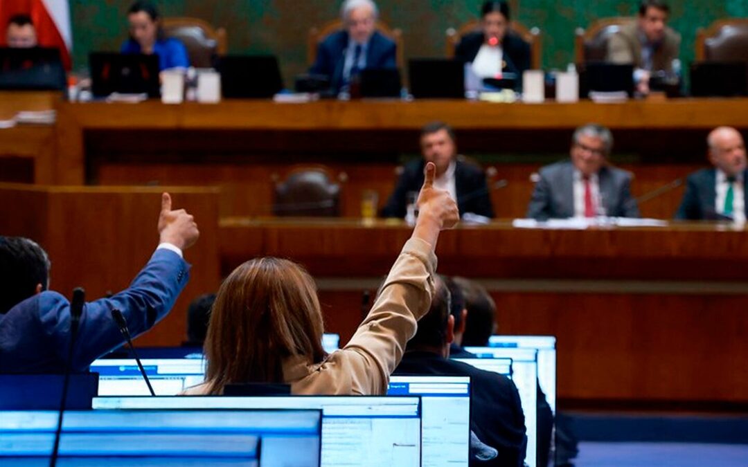 Comisión de Hacienda despacha a la Sala proyecto de reajuste para el sector público